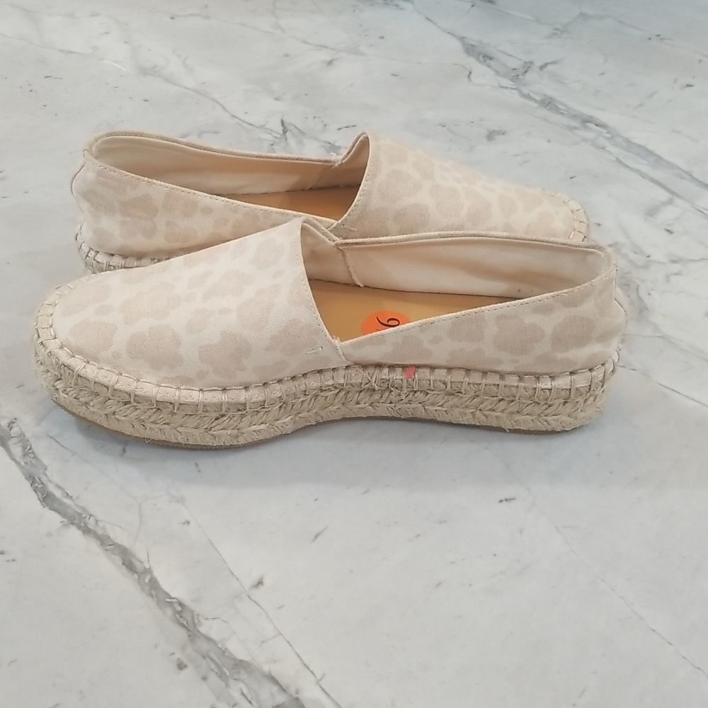 𝅺- Brand new Splendid Laney ivory chee print canvas Espadrilles,  size 9.5